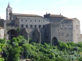 Palazzo dei Papi di Viterbo.jpeg