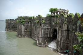 walls Murud Janjira island fort in the Indian Ocean.jpeg