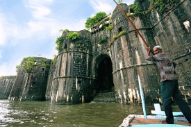 walls Murud Janjira island fort in the Indian Ocean.jpeg